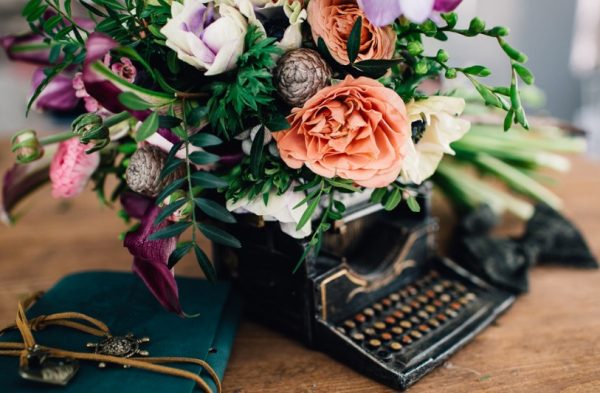 Если букеты презентуются любимому, то правила становятся лишними