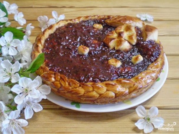 Пирог открытый с вареньем