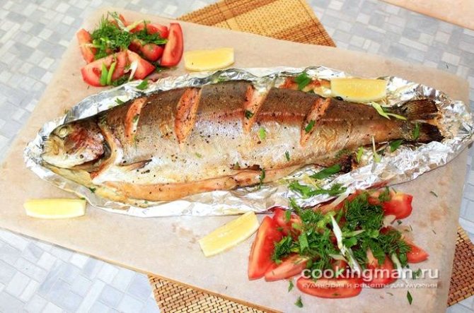 При какой температуре запекать рыбу в духовке Берете речного окуня, чистите