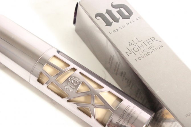 тональный крем All Nighter от Urban Decay.