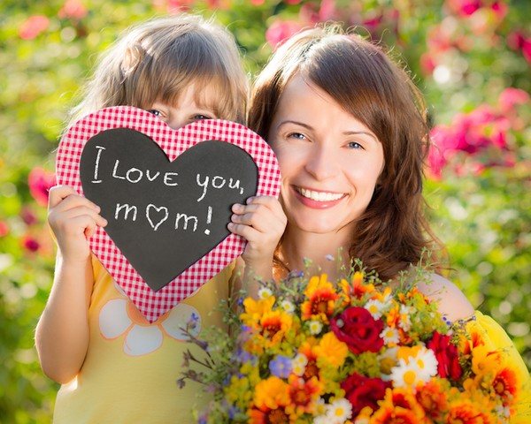 Трогательные до слез песни маме от сына и дочери, тексты для взрослых и детей, музыка на видео